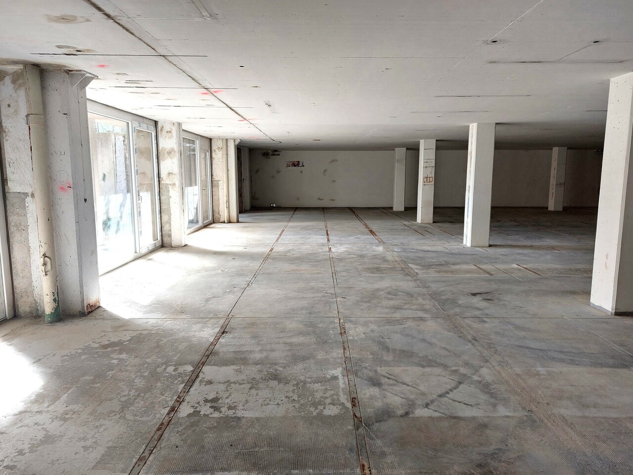150m² atelier, Foto 2 von 4
