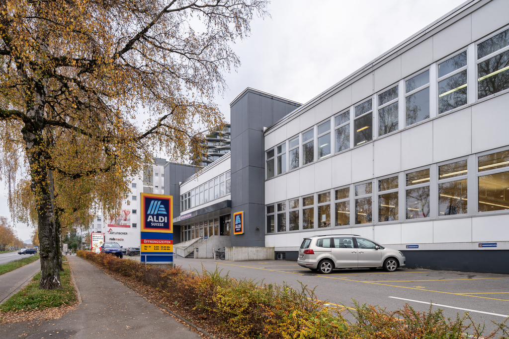 998m² shop