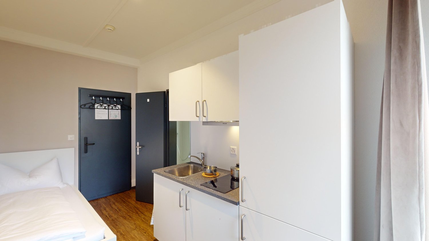 1 room furnished flat, Foto 2 von 10