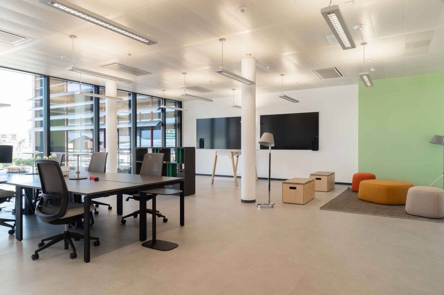 708m² Büro, Foto 3 von 10