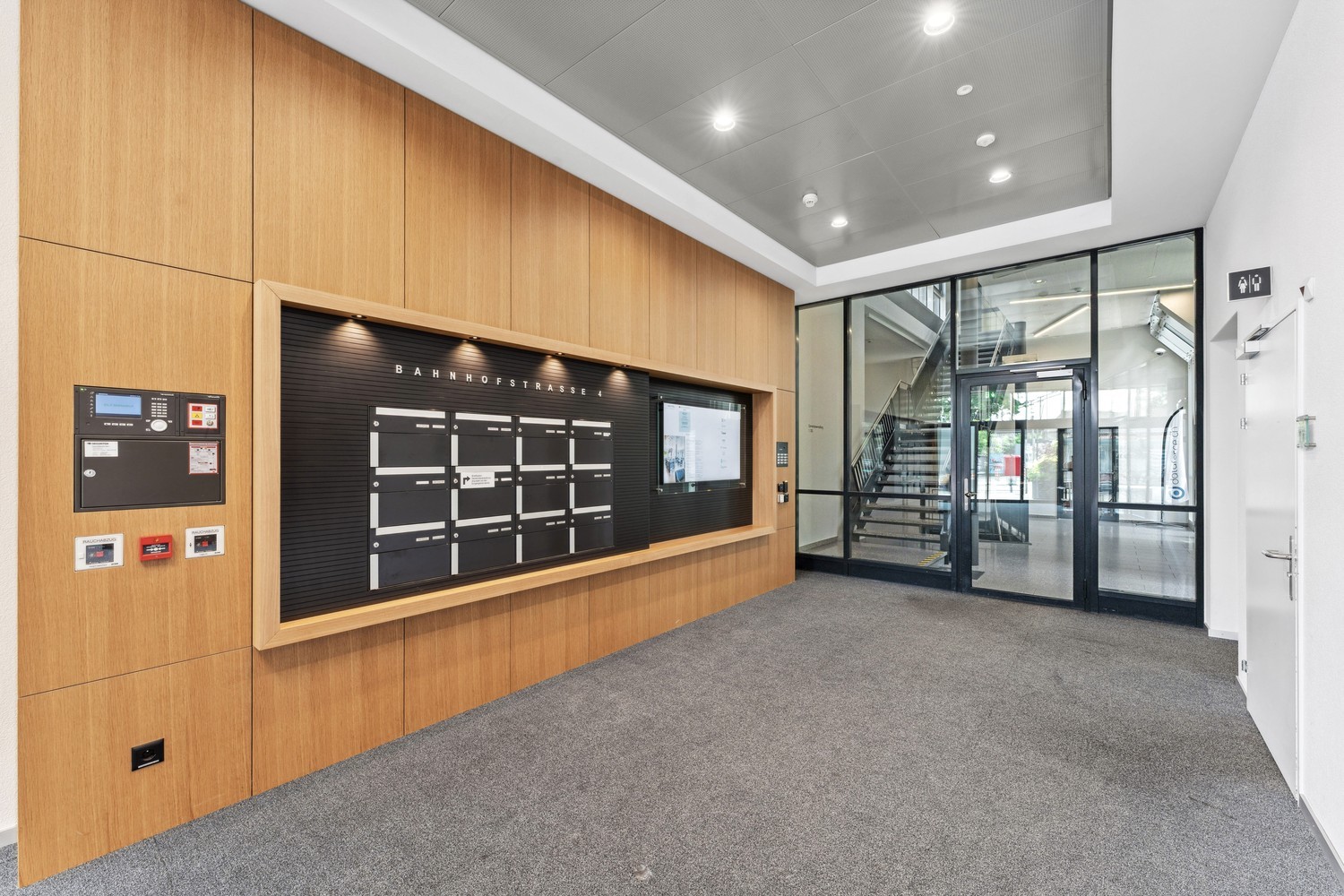 403m² office