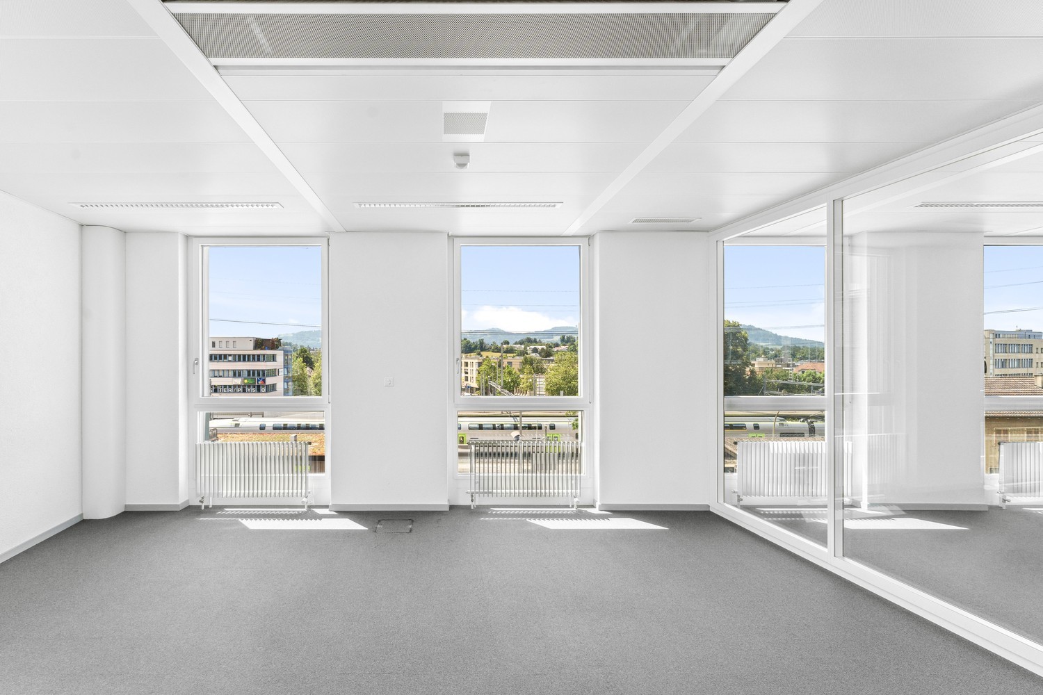 403m² office
