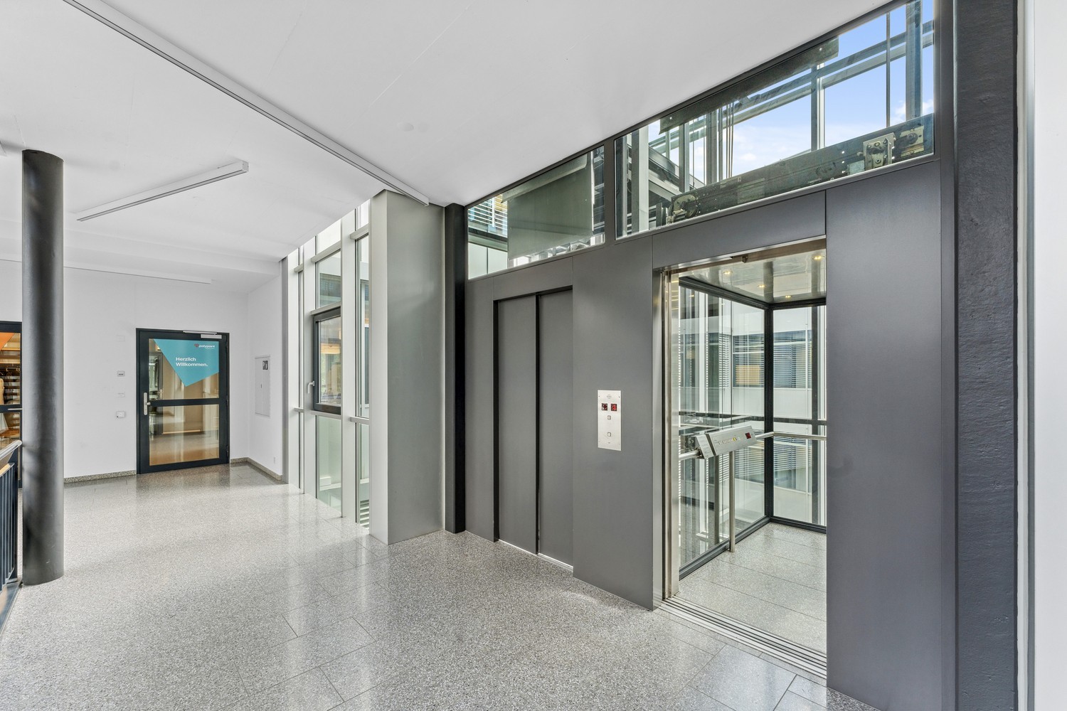 403m² office