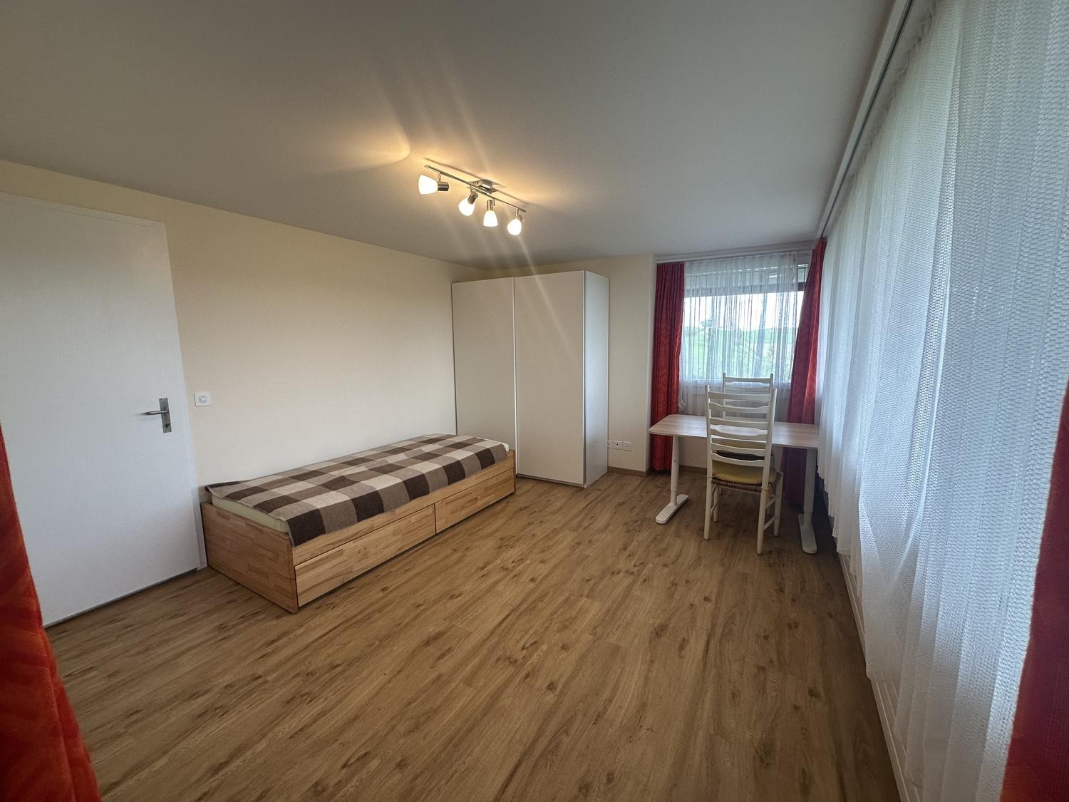 1 room apartment, Foto 2 von 6
