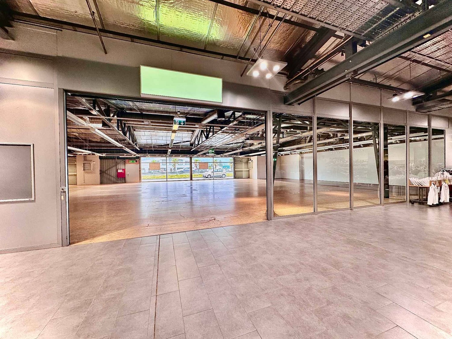 1400m² Arkade, Foto 5 von 5