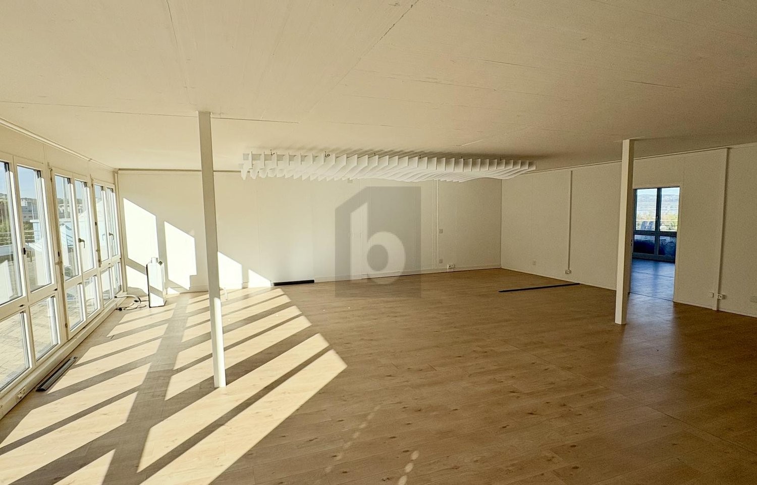 200m² office