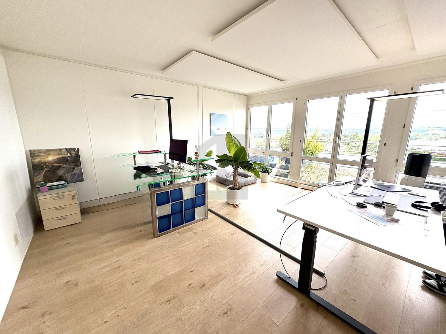 200m² office