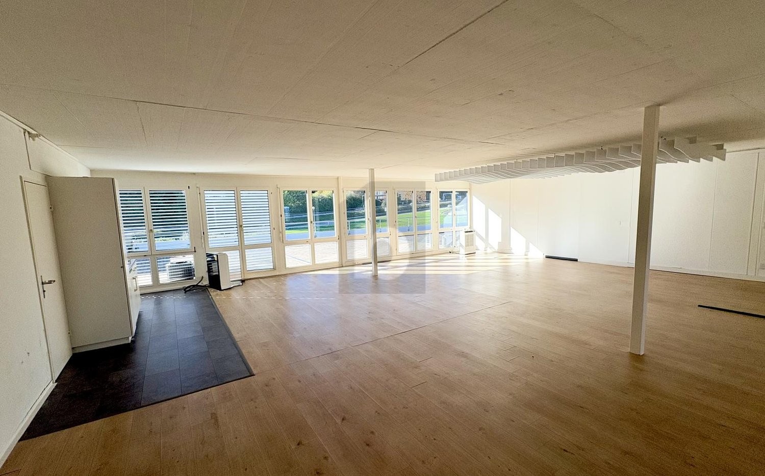 200m² office