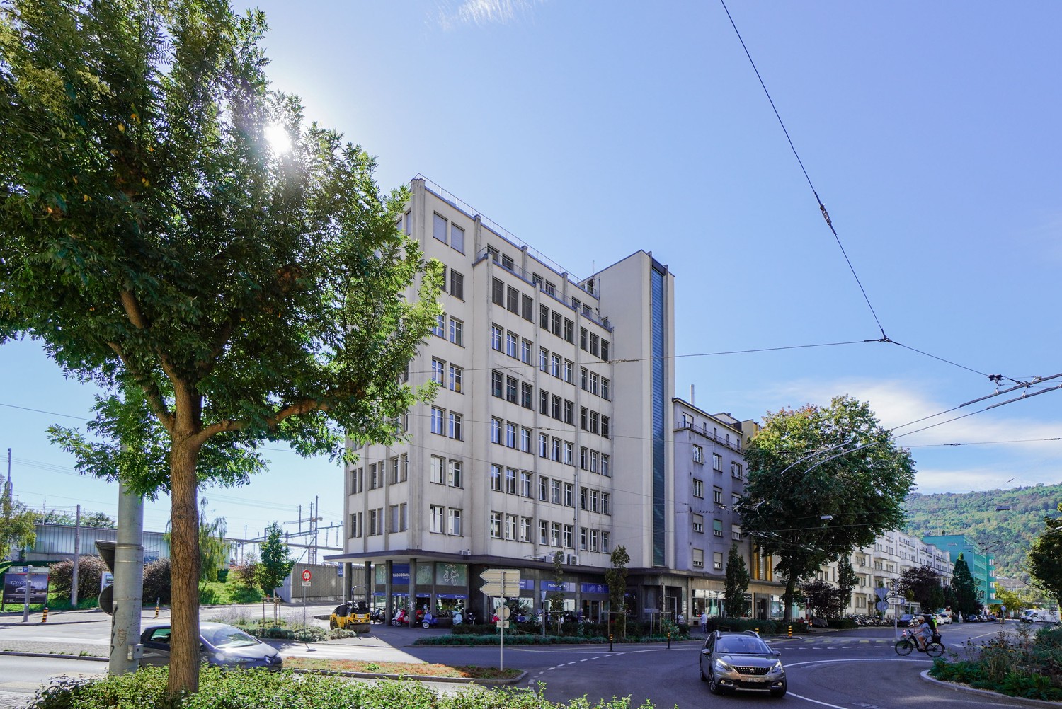 280m² office