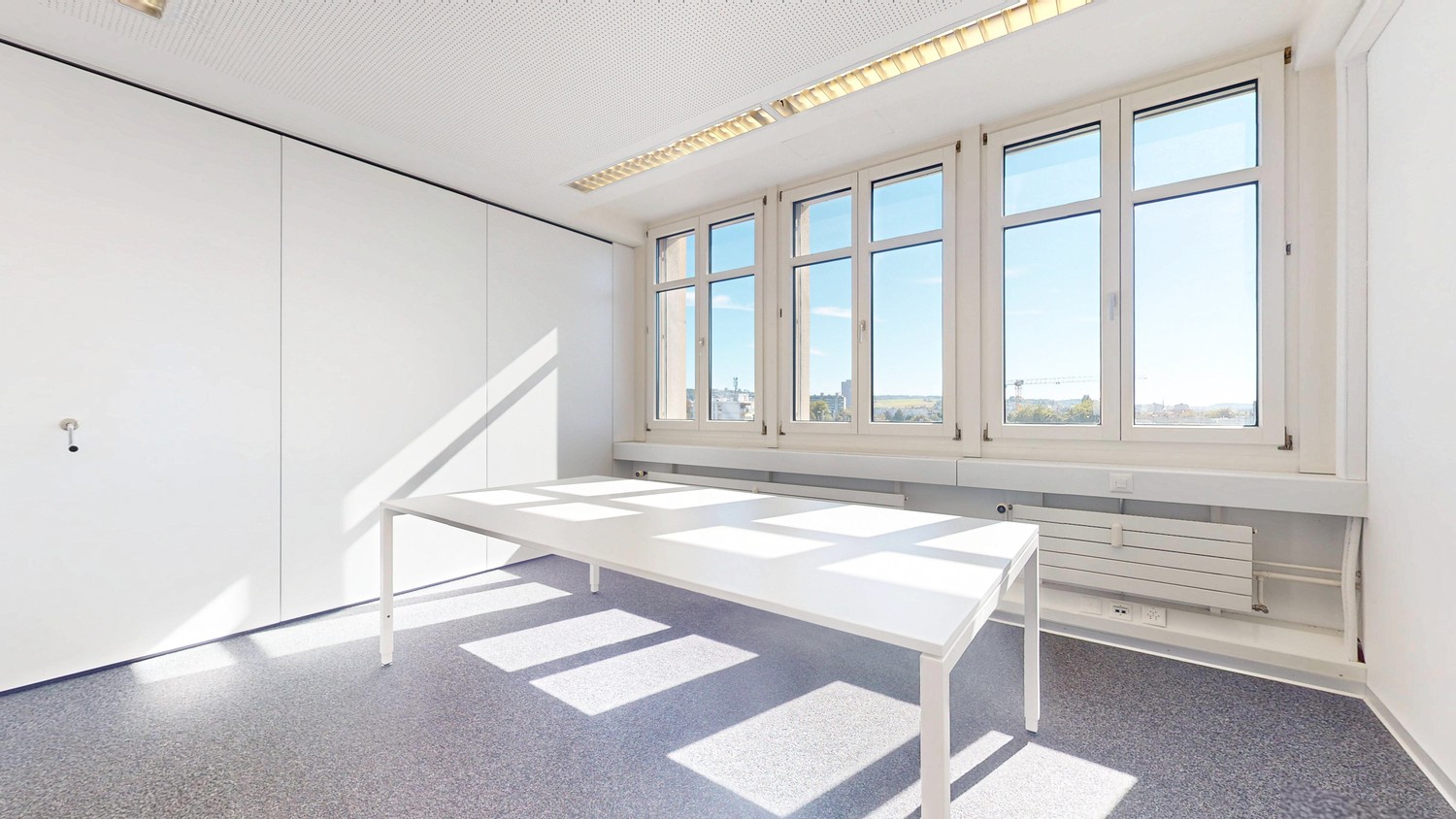 280m² office