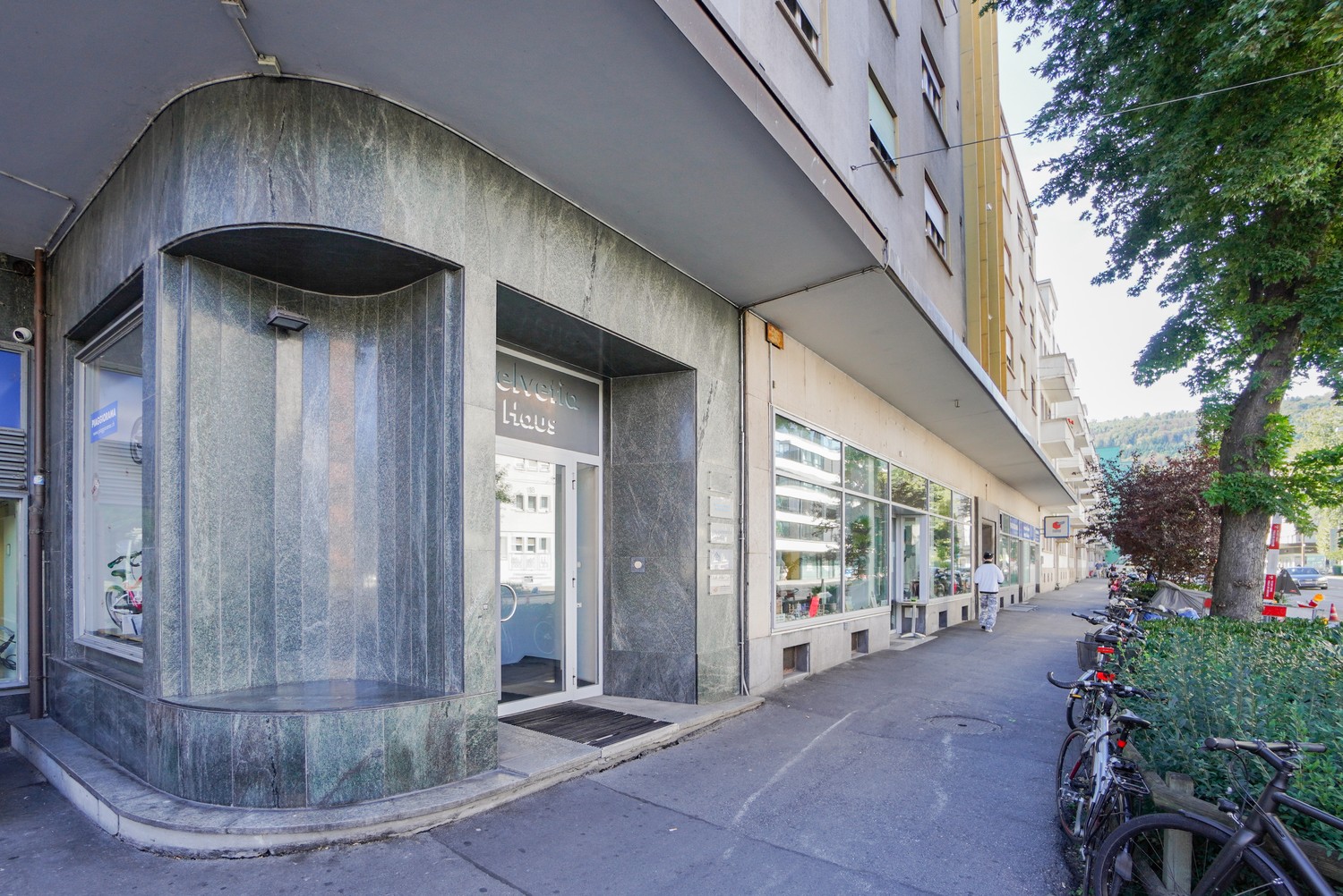 280m² office