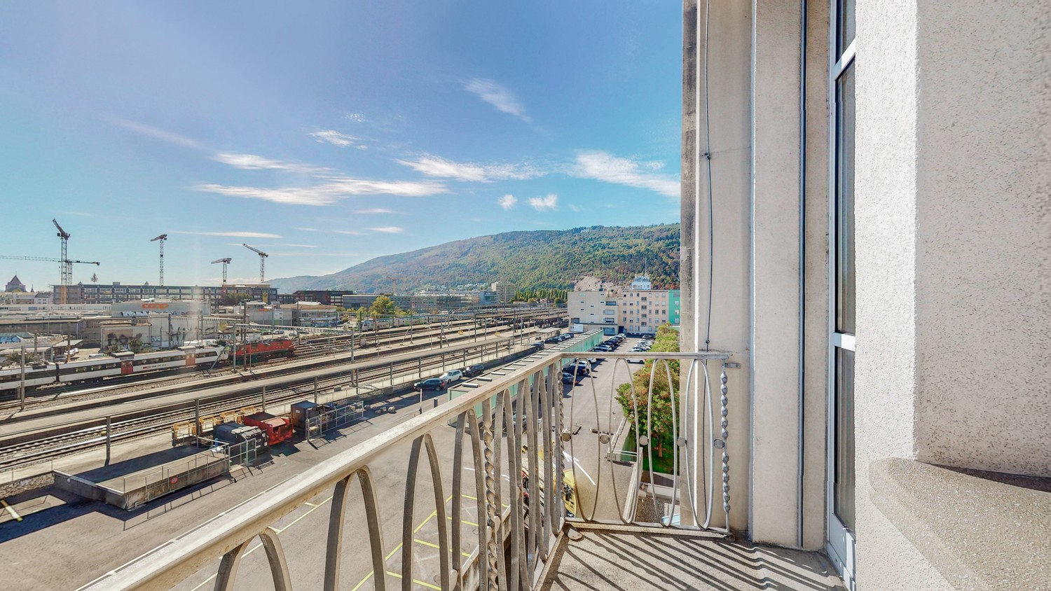 280m² office