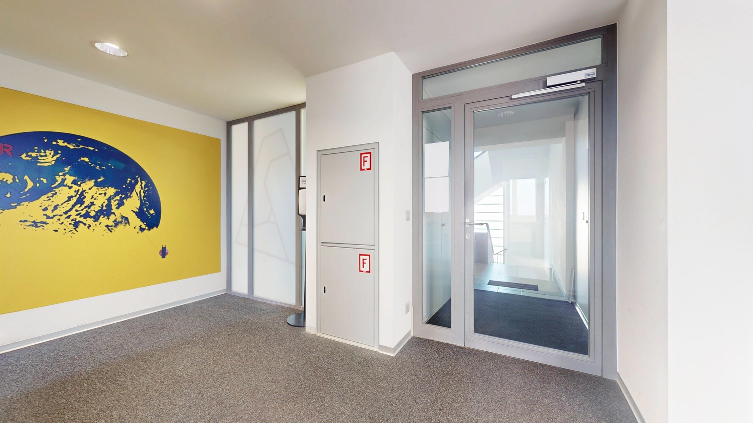 280m² office