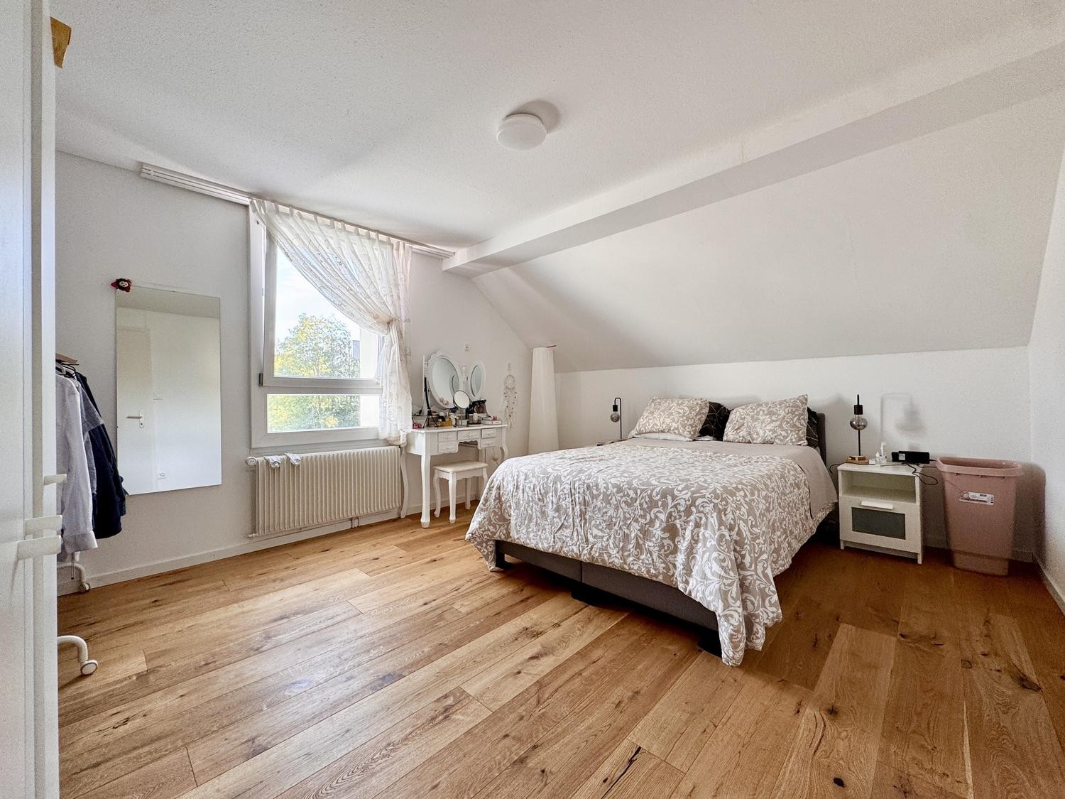 5 rooms apartment