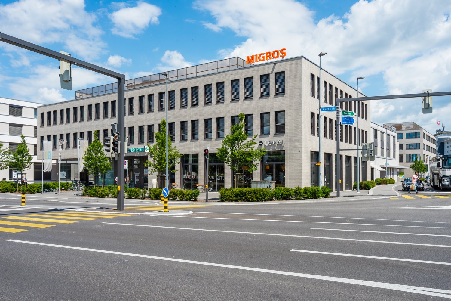 51m² shop