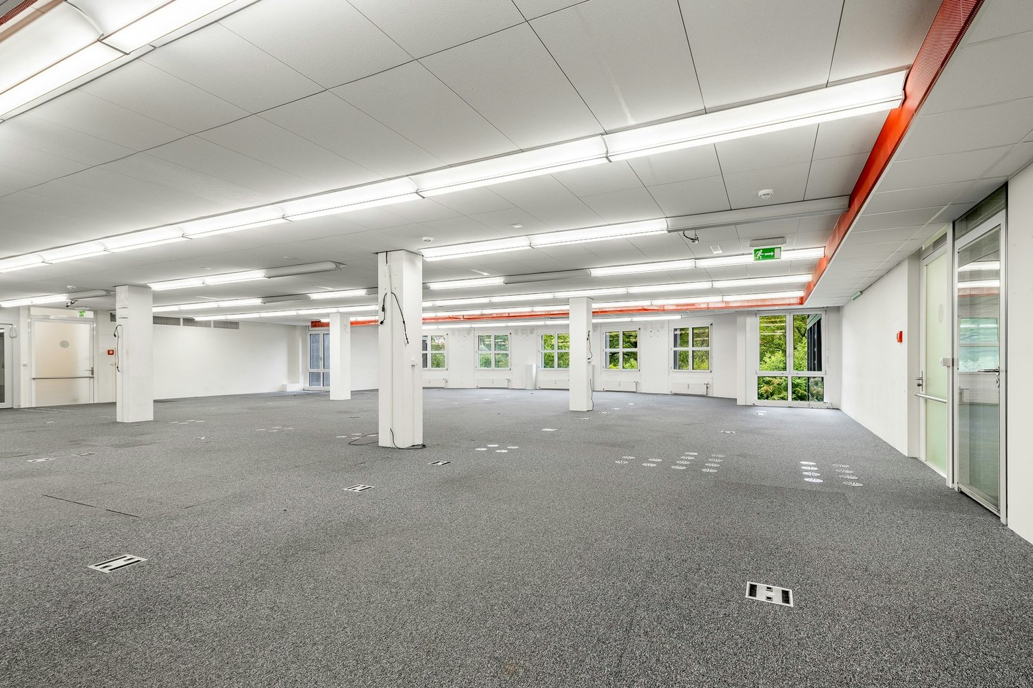 350m² commercial, Foto 1 von 6