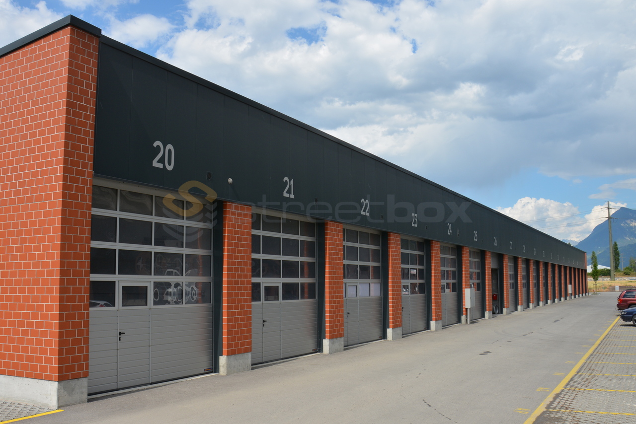 120m² commercial