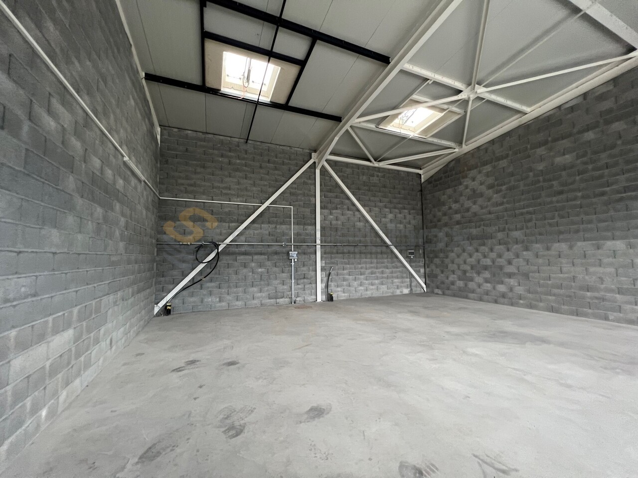 120m² commercial