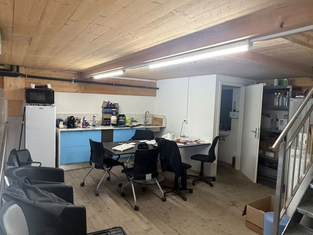 144m² commercial