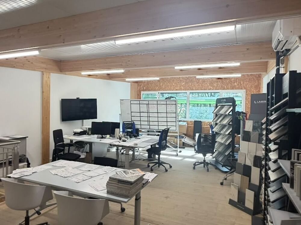 144m² commercial