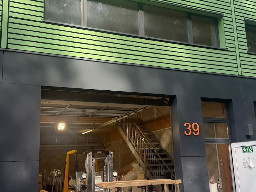 144m² commercial