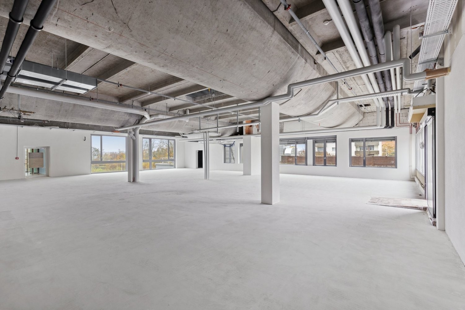 659m² shop, photo 6 of 9