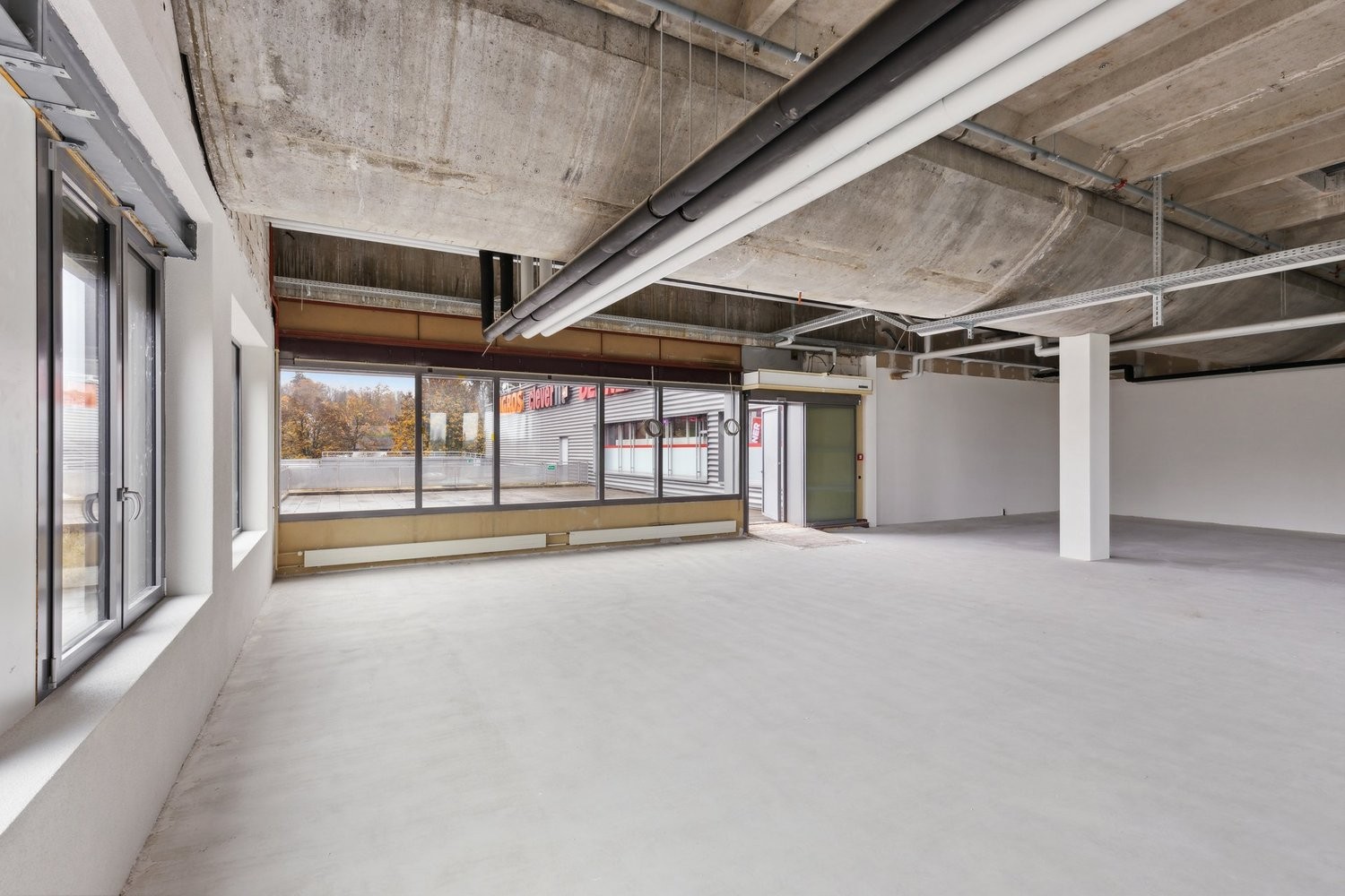 659m² shop, photo 4 of 9