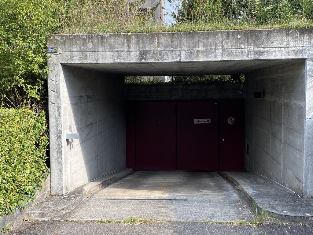Covered bike parking, Foto 1 von 2