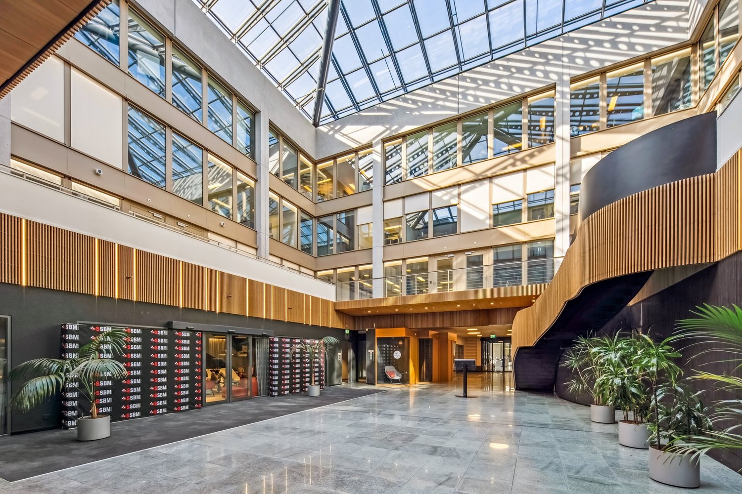 250m² office