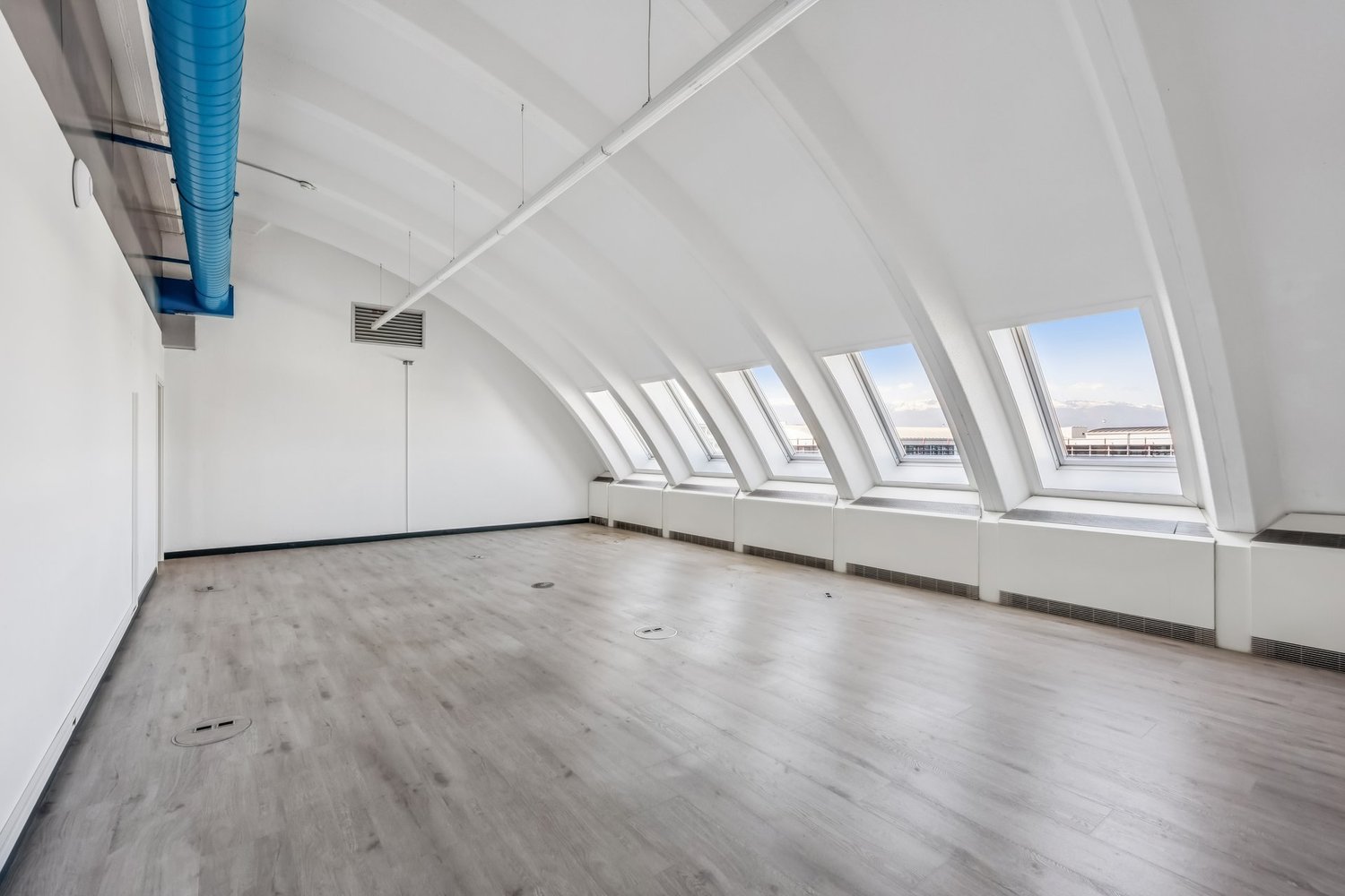 250m² office