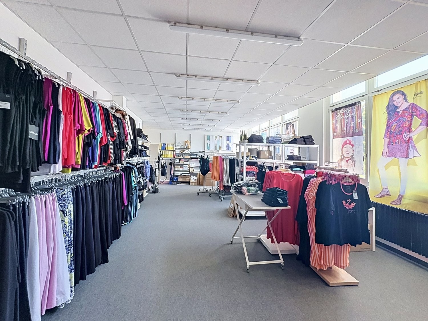 332m² shop, Foto 4 von 6