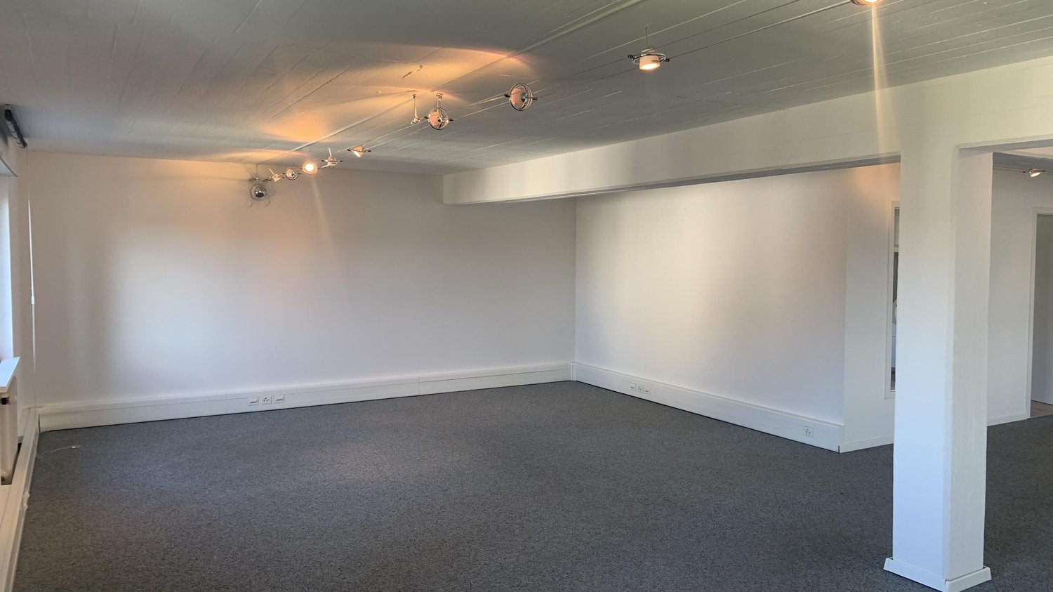 99m² office