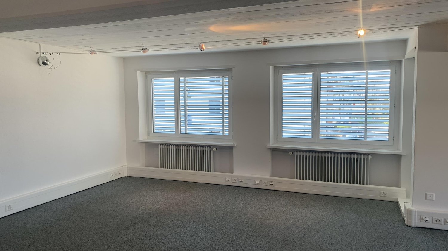 99m² office
