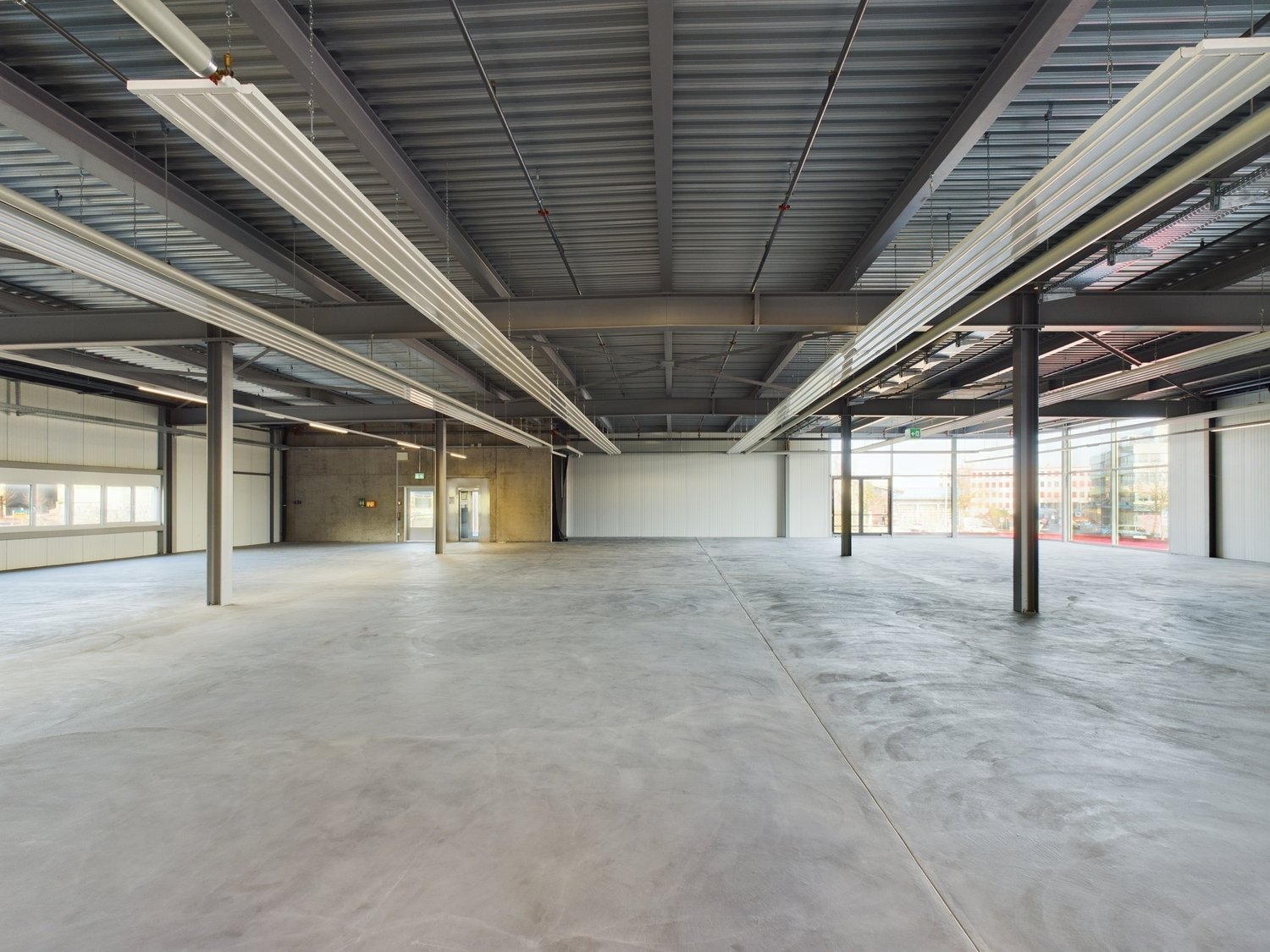 1940m² storage room