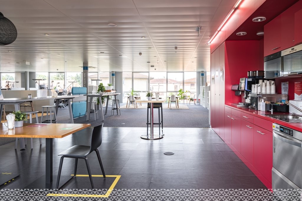 1120m² office