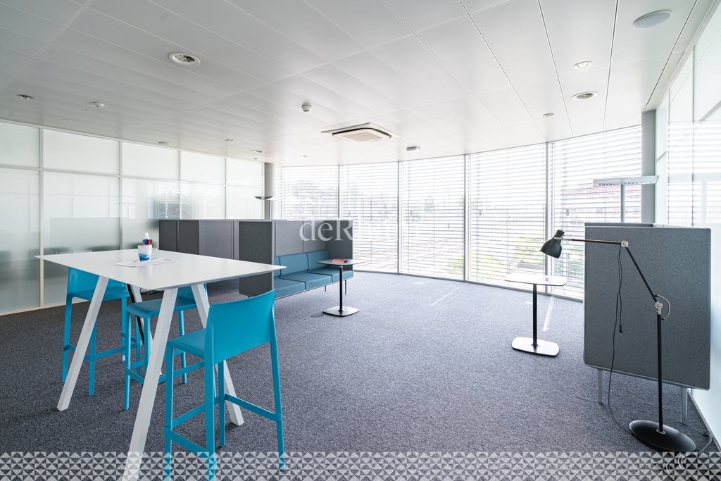 1120m² office