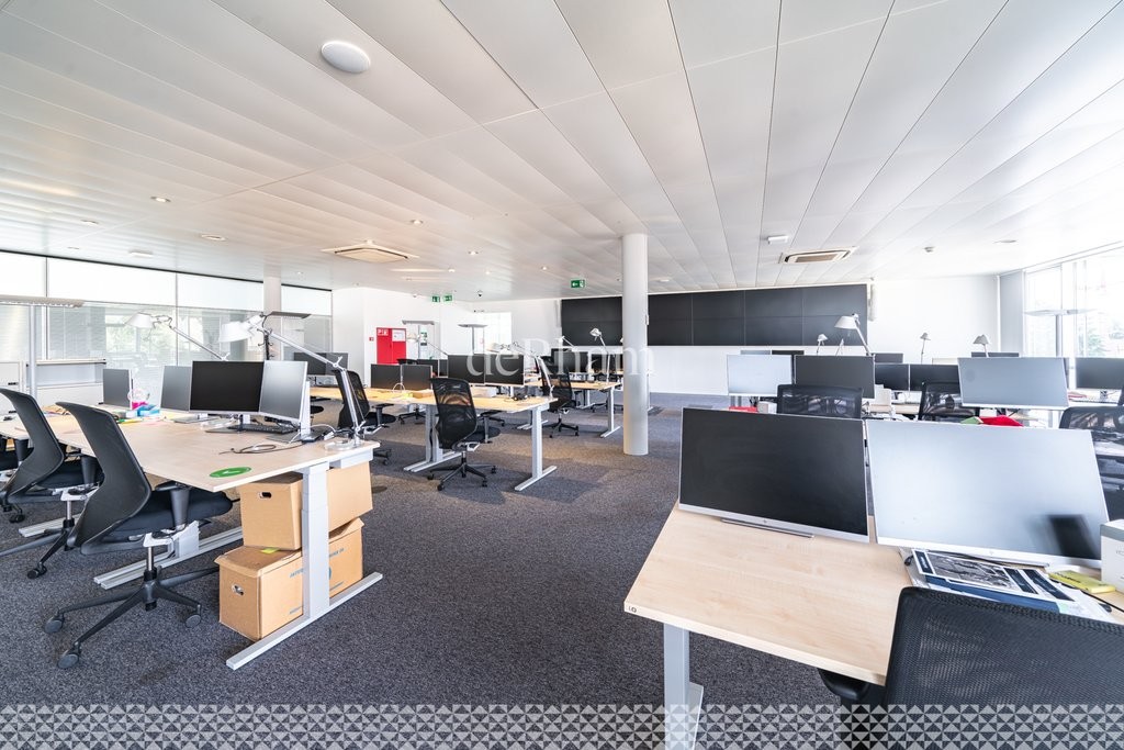 1120m² office