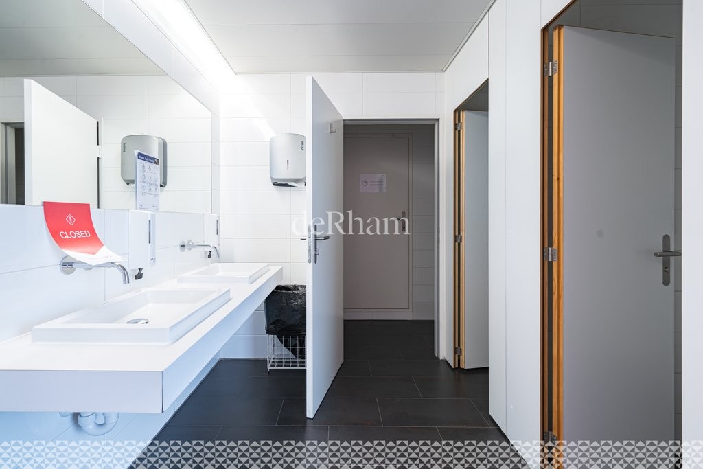 1120m² office