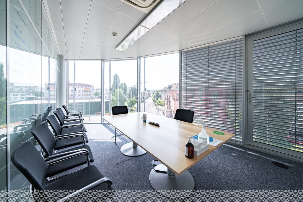 1120m² office