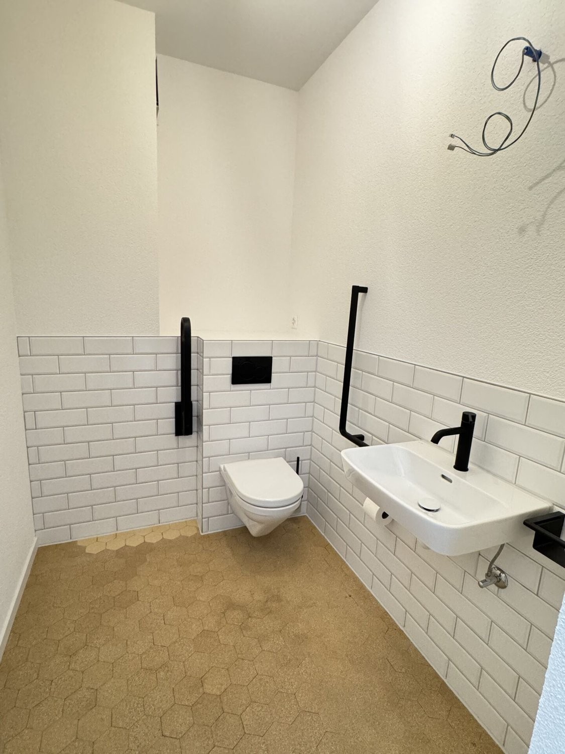 100m² office