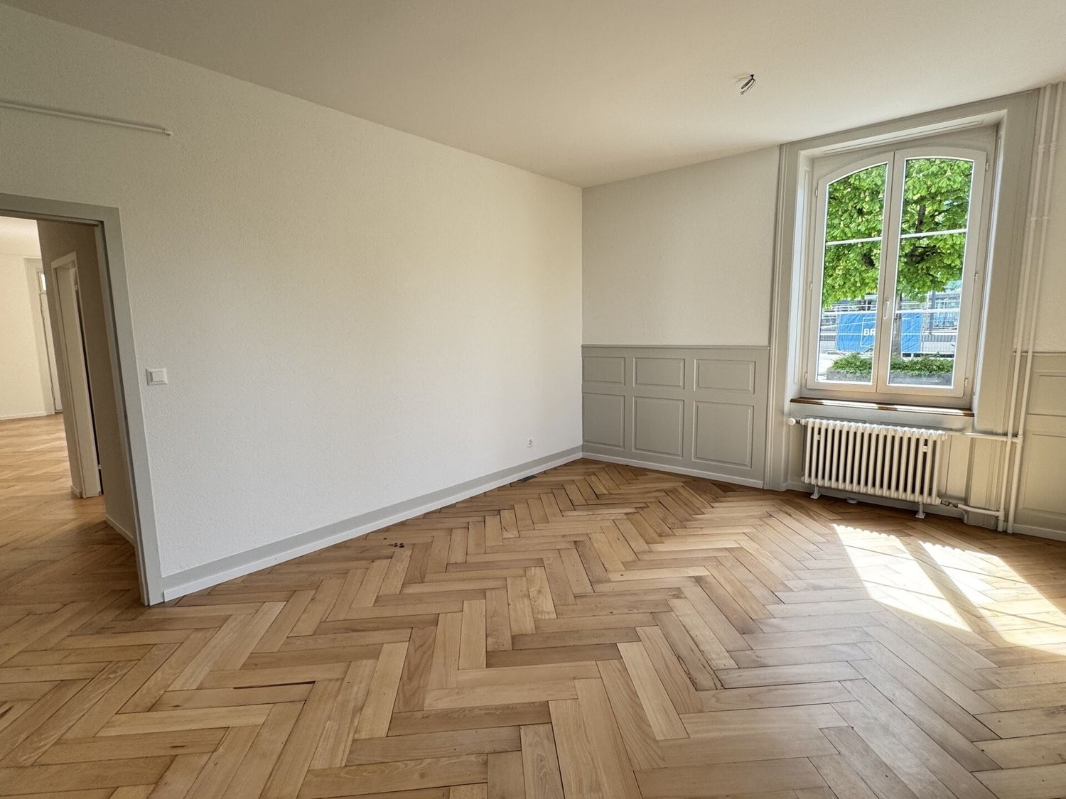 100m² office