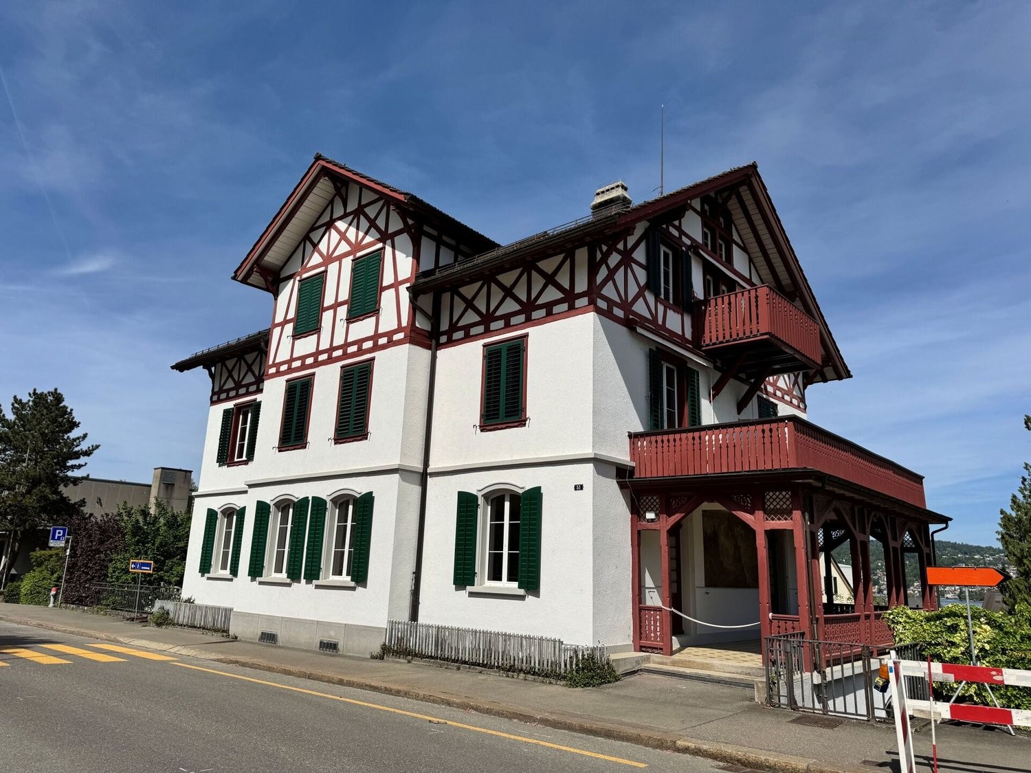 100m² office