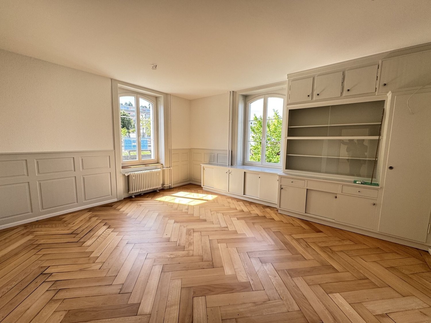 100m² office