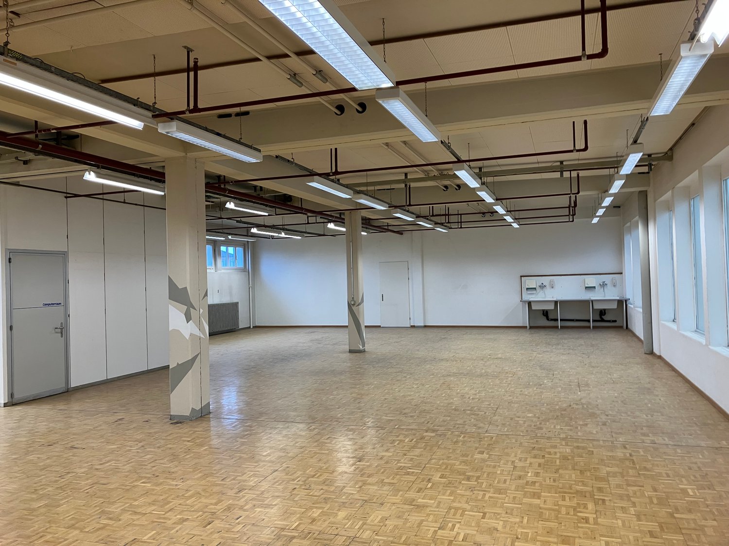 Commercial, Foto 2 von 10