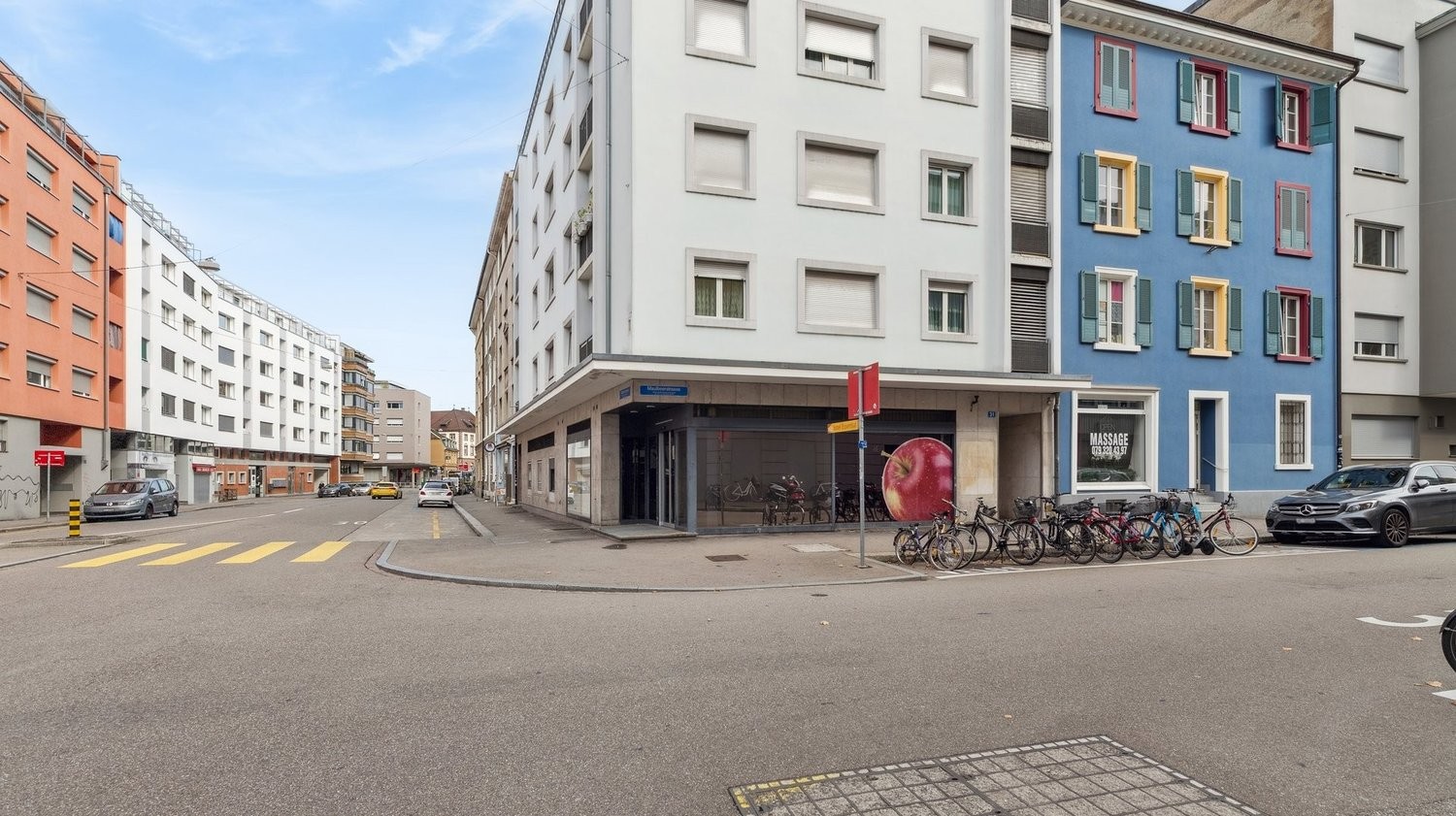 275m² shop