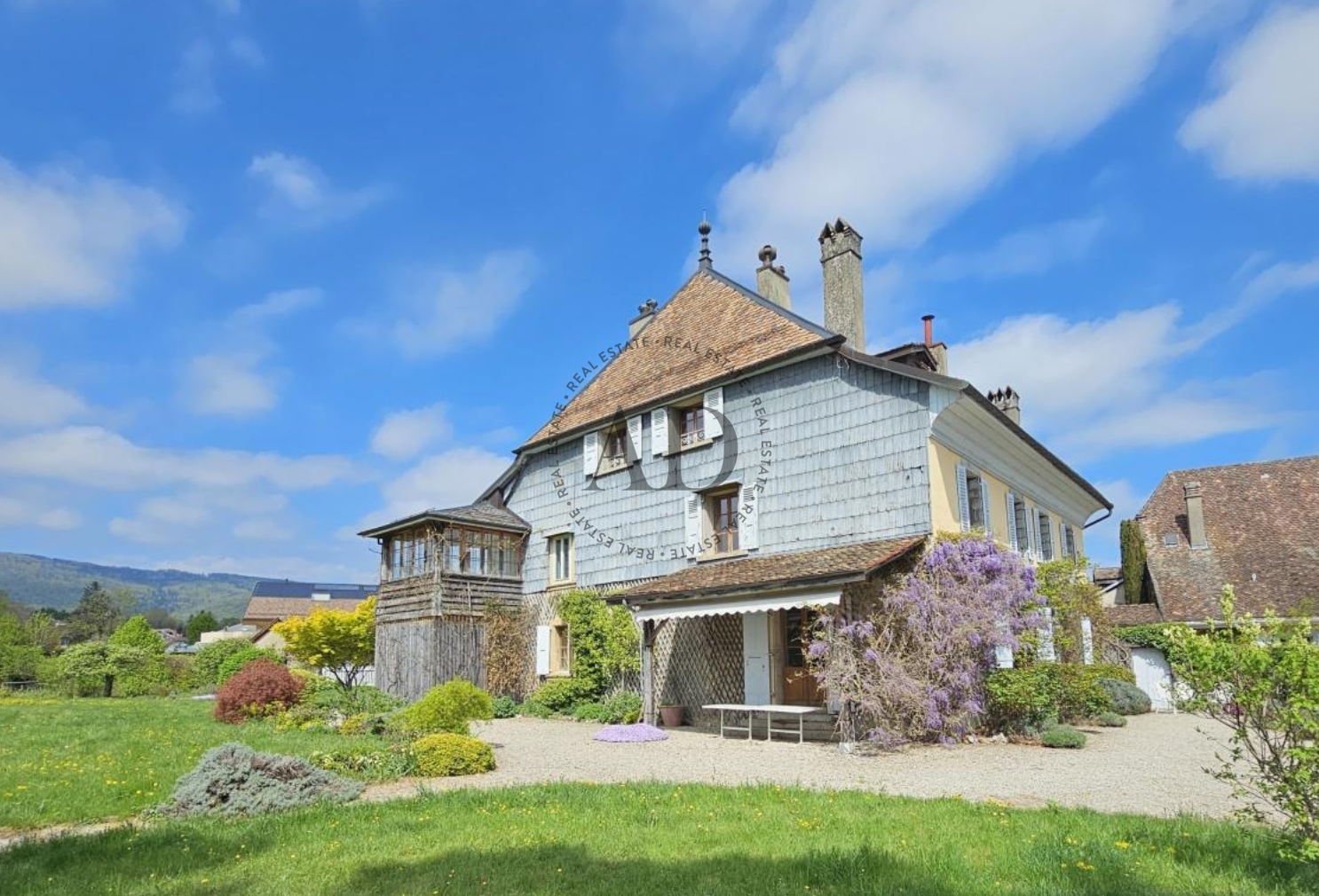 15 Zimmer Einfamilienhaus, Foto 2 von 2