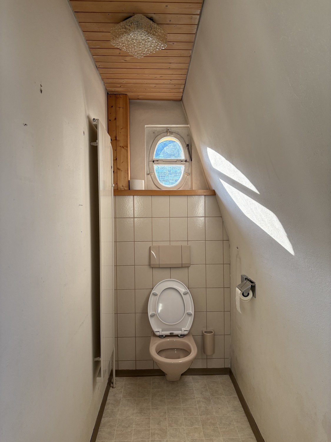 Chambre en colocation

Salut ! Nous recherchons un nouvel étudiant pour reprendre une chambre meublée de 15m² dans notre colocation. Tu vivrais avec d'autres étudiants de la ZHAW, donc l'ambiance est super détendue, sociale et décontractée.

À quoi ressemble l'endroit :
	•	Ta propre chambre de 15m²,