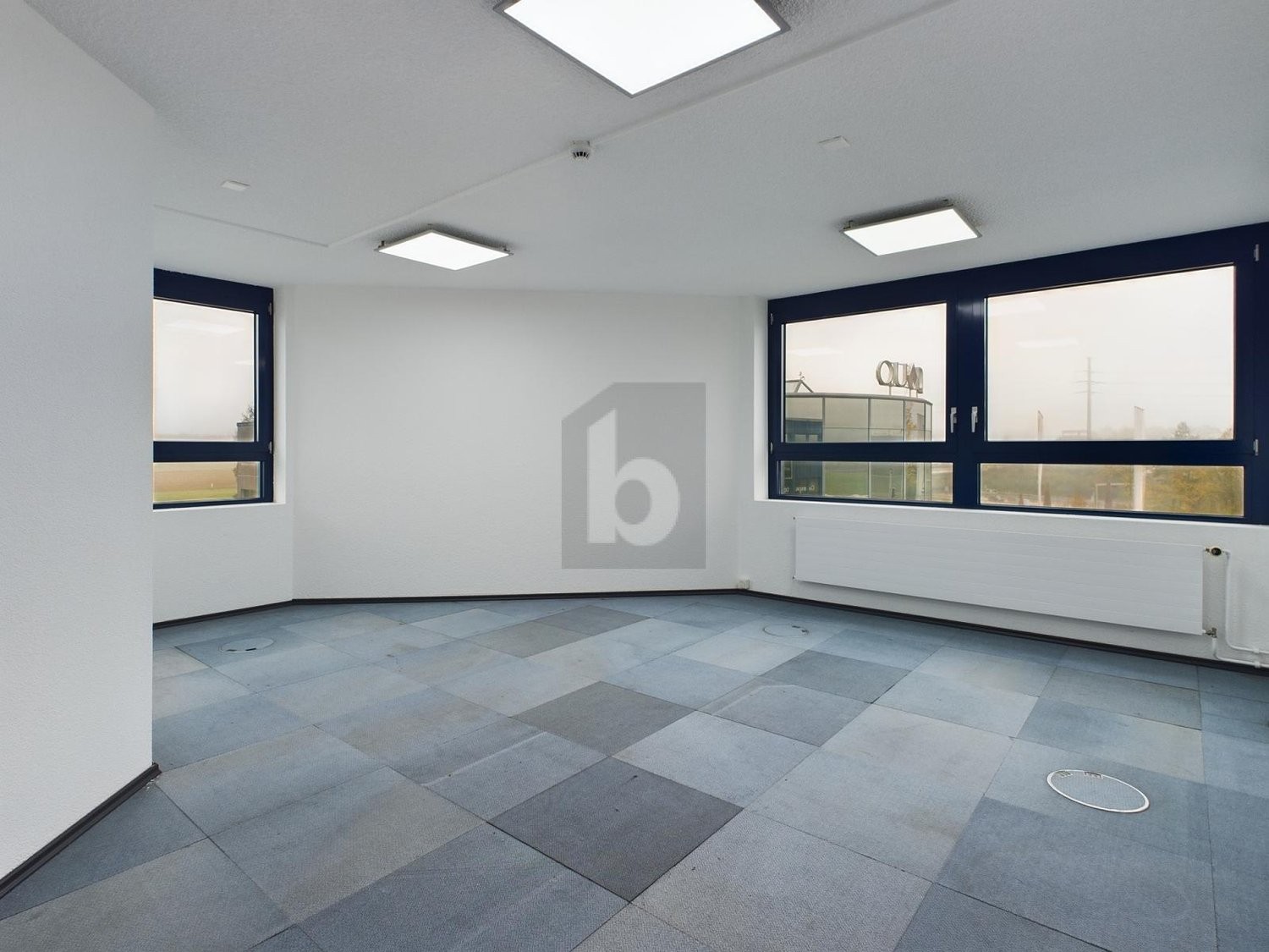 800m² shop