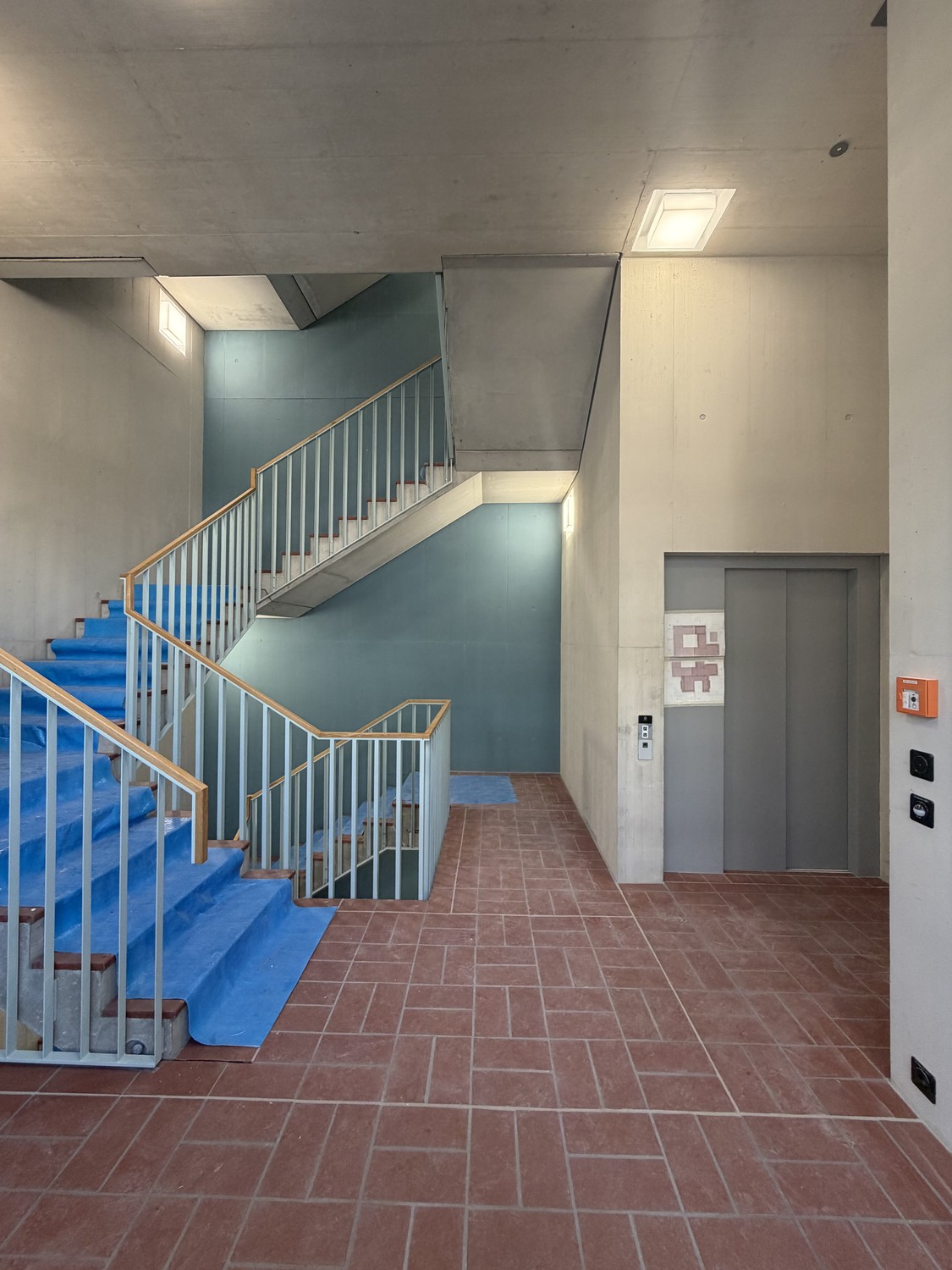 172m² office