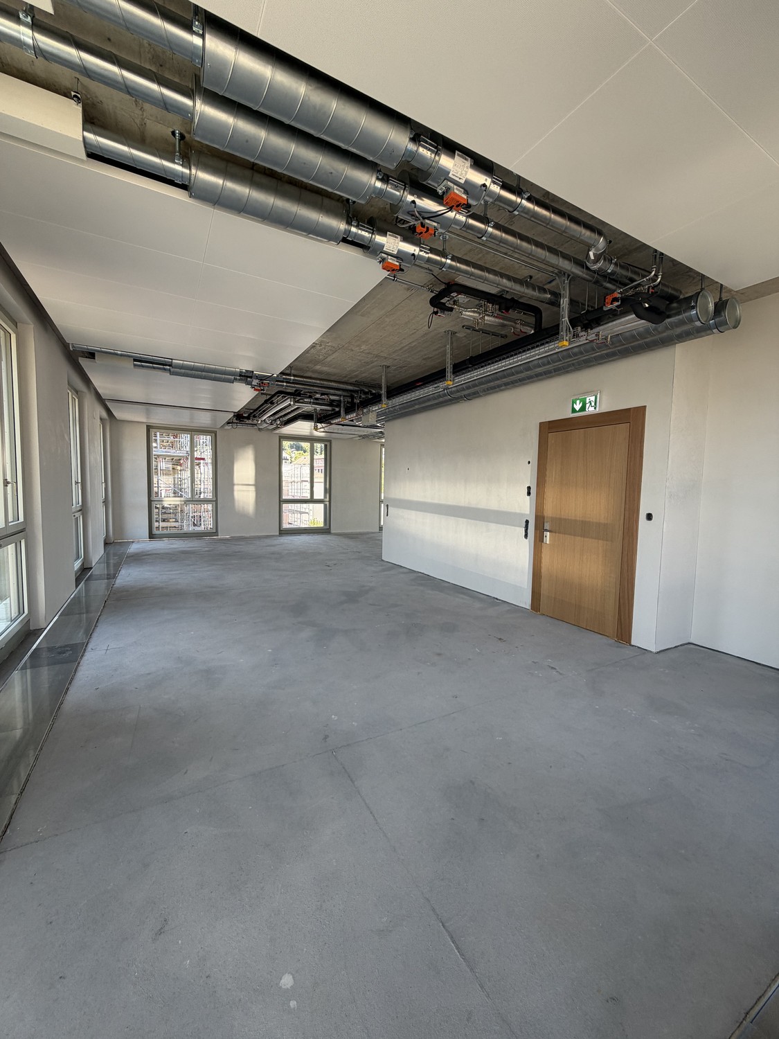 172m² office